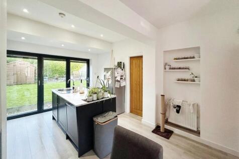 Beeston Grove, Stockport, Greater Manchester, SK3 photo 3