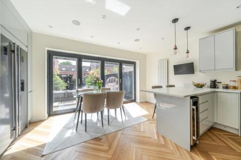 Open-plan kitchen dining