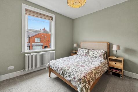 2 bed, 1 bath Terraced in Manchester - Photo 12