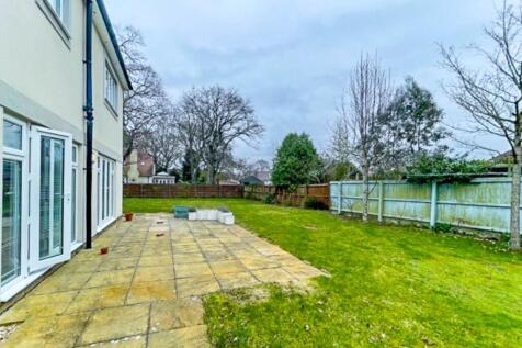 5 Driftwood Garden 3