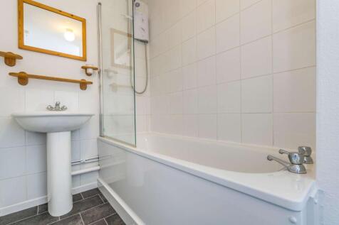 Meadvale, Horsham, RH12 photo 4