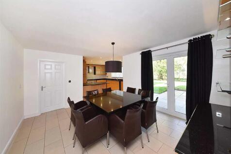 Redshank Drive, Tytherington, Macclesfield, Cheshire, SK10 2SN photo 4