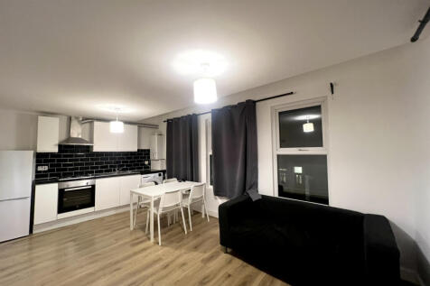 4 Bedrooms Flat to rent in Tooting