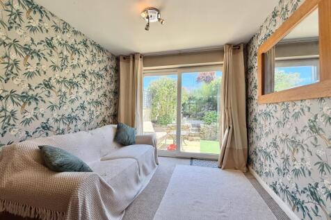 Snug Space Into Garden.JPG