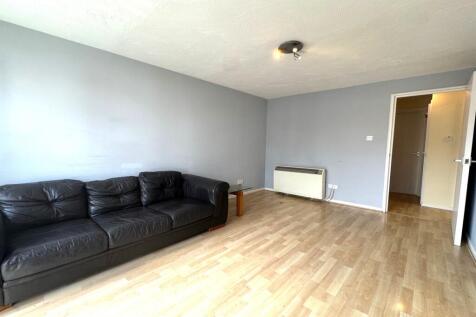 Felixstowe Court, E16 photo 3