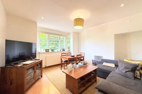 Lounge/dining area