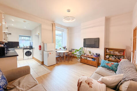 4-bed terraced on Crookes Road, Sheffield, £494/mo