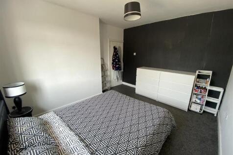 Bedroom no.2 rear double: