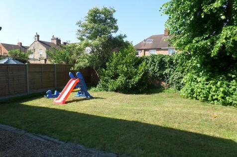 Queensbury Close, Bedford photo 4