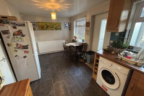Sandmoor Drive, Lindley photo 3