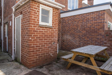 5WE Outdoor Area