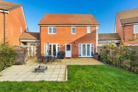 Blackwater Drive, Dunmow, Essex, CM6 photo 4