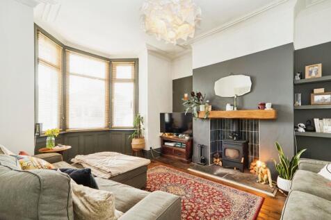 Bradford, BD10 - property photo
