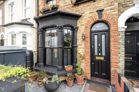 Cann Hall Road, E11