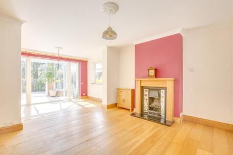 40 Wycombe Road, HP15 6RY-9.jpg