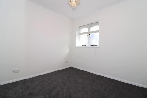 Stonegate Way, HEATHFIELD photo 4