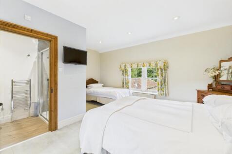 CAM04201G0-PR0078-STILL091