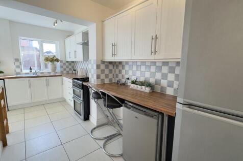 12 Llewellyn Road, Leamington Spa photo 4