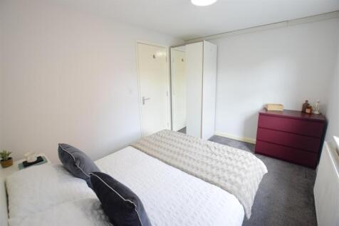 27/28 - Carholme Road - Student Apartment photo 4