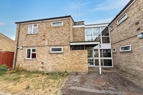 Flat 45 Pound Close, Lyneham, Chippenham, Wiltshire, SN15 4PJ