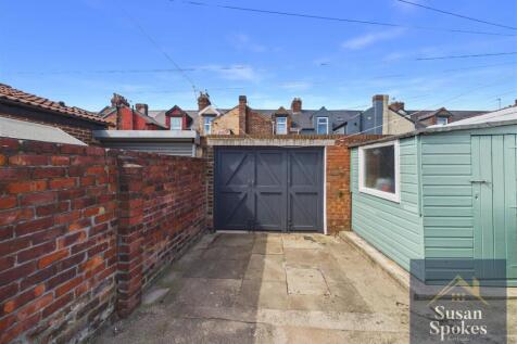 CAM01858G0-PR0262-STILL028.jpg