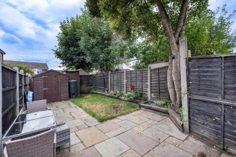 16a Amesbury Close (12).jpg