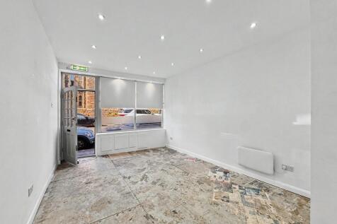 Bright entrance area with ample spot lighting...