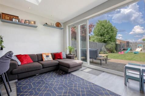 Goring Road, N11 2DD photo 3
