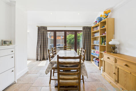 CAM04024G0-PR0032-STILL026