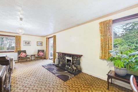 Sitting Room &amp; Dining Area