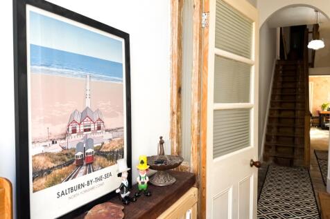 Garnet EweMove Saltburn-22