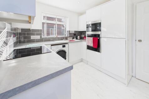 CAM02871G0-PR0634-STILL012