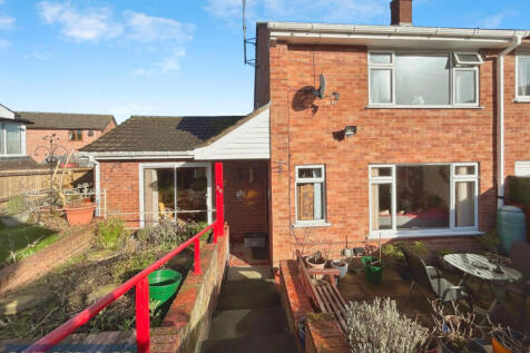 2 Bedroom End of Terrace Property