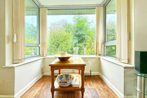 7_lounge window front 