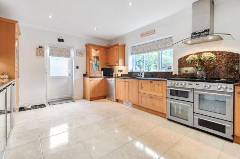 Kitchen/ Dining Room