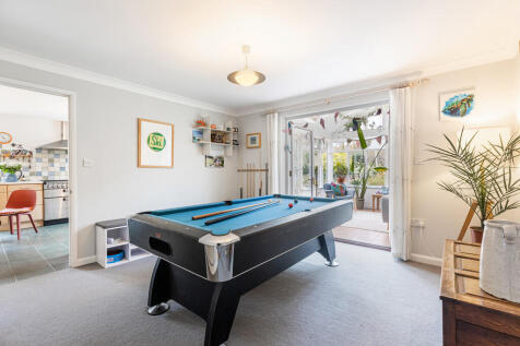 Formal dining roo...