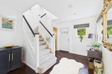 new1 ENTRANCE HALLWAY.jpg