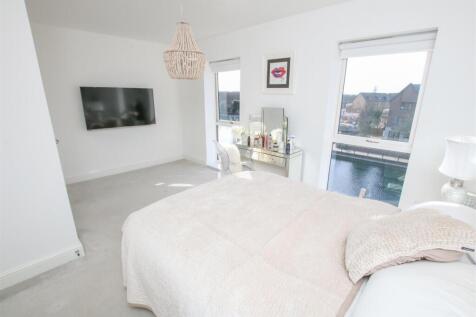 BEDROOM 1 - MARINA VIEW