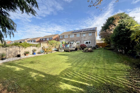 4 bed semi detached house for Sale