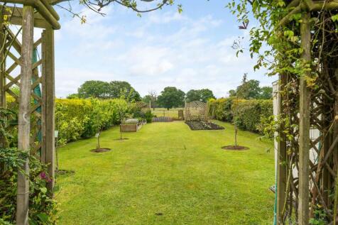 132 Earlswood Common_5.jpg