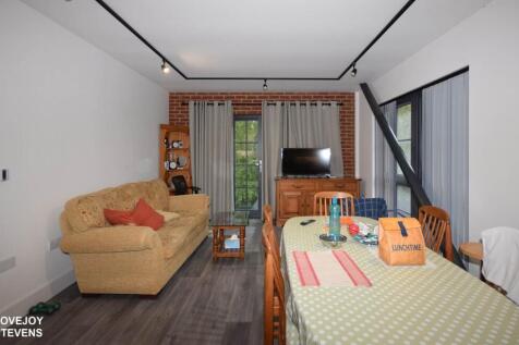 Hambridge Lane, Newbury, RG14 photo 3