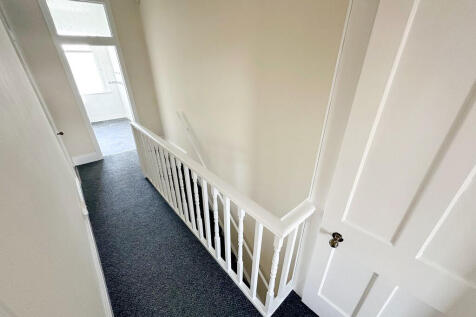 King Henry Drive, Rochford photo 5