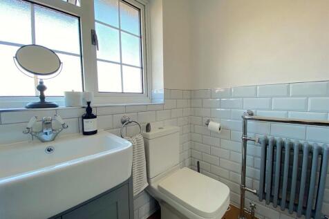 5 Wineham Way - Bathroom2.jpg