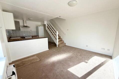 Meadowbrook Close, Colnbrook, Slough, SL3 photo 2