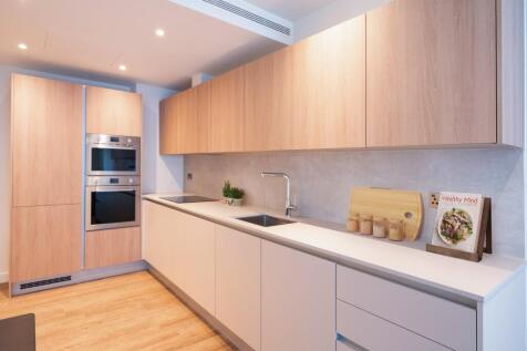 Experience the elegance of this contemporary kitchen, crafted for style and efficiency.