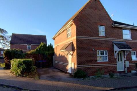 2-bed semi-detached on Patriot Close, Spalding, £825/mo