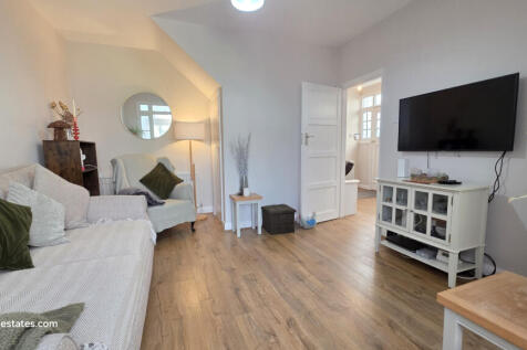 3 bed semi-detached house for sale Derwent Avenue