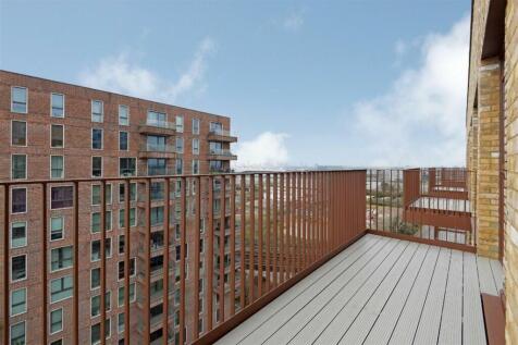Thames Road, London, E16 photo 4