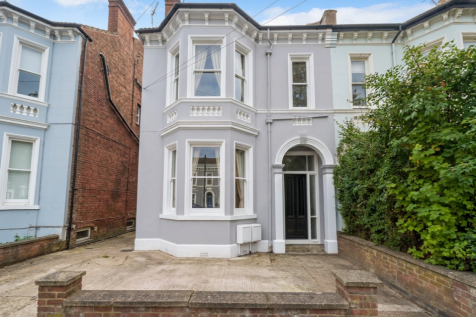 7-bed semi-detached on 63 Avenue Road, Leamington Spa, £4,550/mo