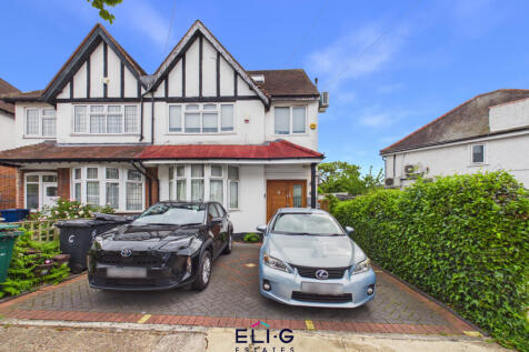 Two bedroom apartment, with private garden &amp; park